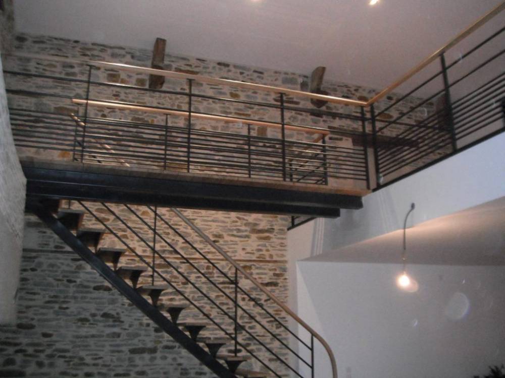 Escalier-bois-et-metal-dans-un-cadre-ancien-2-1024x768.jpeg